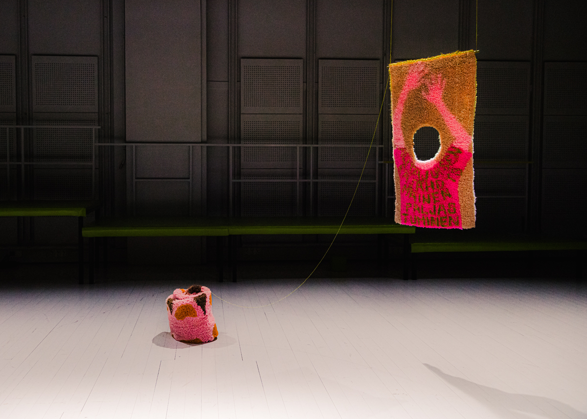 outoliini, 2023. A performance work by Laura Jantunen & working group, Helsinki. Read more about the work here: https://www.lauranen.com/outoliini